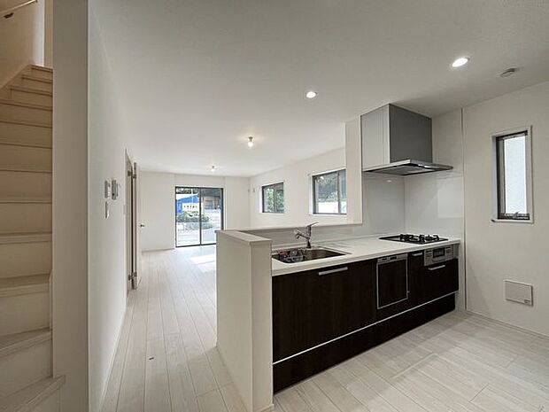 オープンな設計で、料理をしながら自然と会話が生まれそうですね