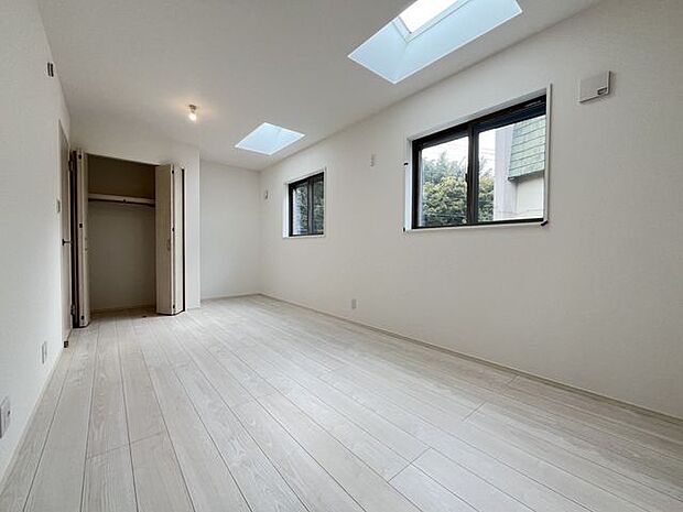 やさしい光が、毎日に穏やかな時間を運んでくれるお部屋