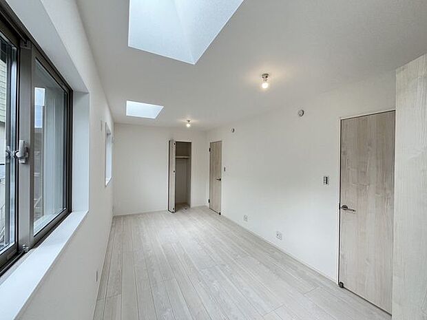 やわらかな陽射しが差し込む、時間の流れまでゆったりと感じられる空間