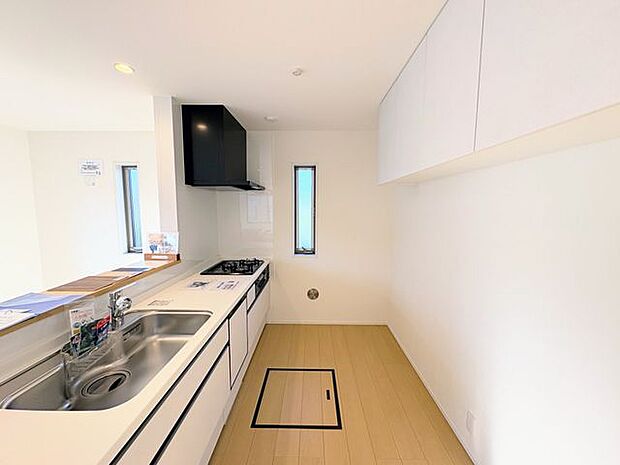 ご家族の姿を見ながら料理のできる対面キッチン。