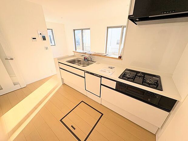 食洗機付きのシステムキッチン。