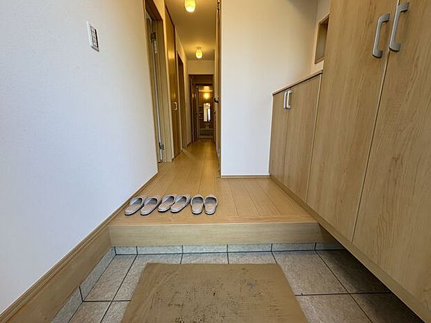 「ただいま！」の声が似あう、あたたかな玄関。