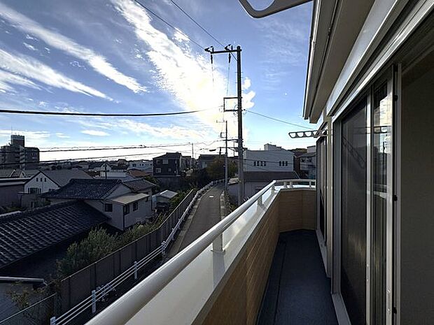 心地よい風と陽射しが入る、暮らしに寄り添うバルコニー