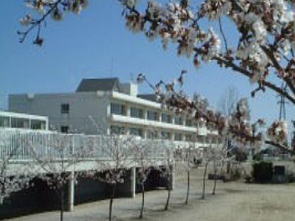 南小学校（680ｍ・徒歩約9分）