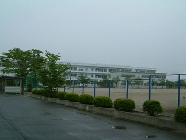 南中学校（523ｍ・徒歩約7分）