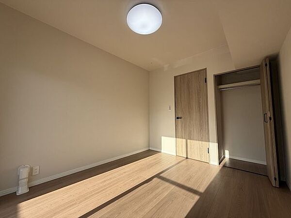 独立性の高い洋室は、主寝室や子供部屋、テレワークスペースとしても最適