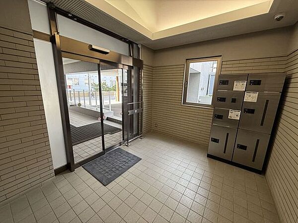 24時間いつでも荷物を受け取れる宅配ボックス。 ネットショッピングの利用時や共働きのご家庭にも嬉しい、現代に欠かせない設備です