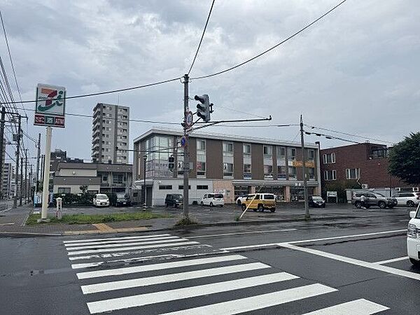 セブンイレブン札幌南19条西12丁目店 450m