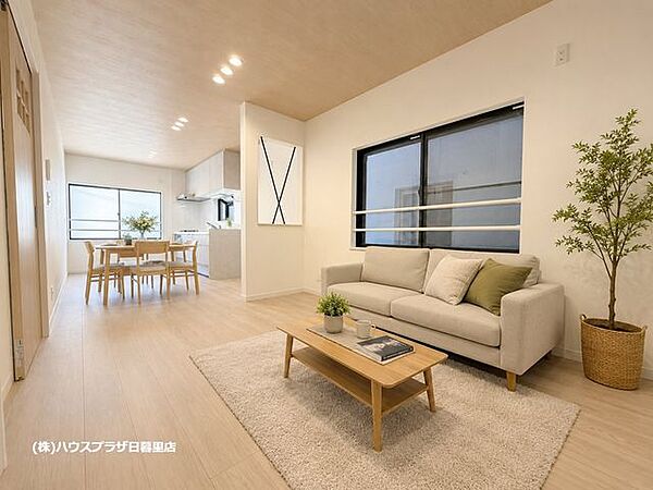 【リビング】リビングとダイニングをしっかりと分けて使えます。(家具はCG加工となります)