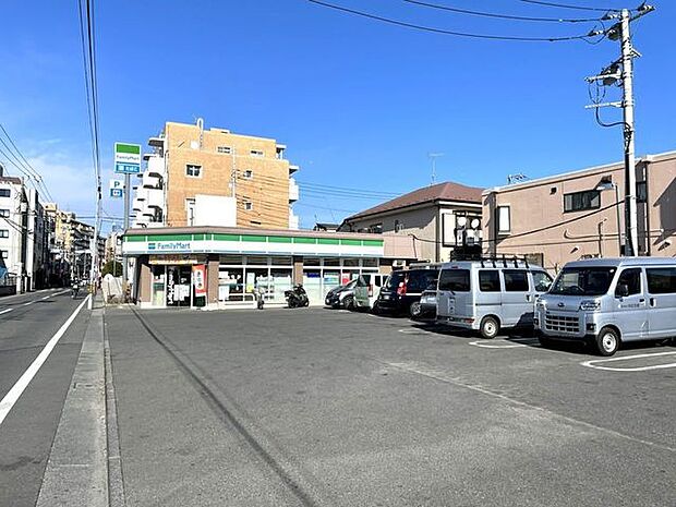 ファミリーマート関町庚申通り店 670m