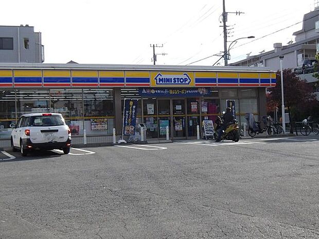 ミニストップ練馬上石神井3丁目店 290m