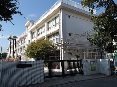 練馬区立関町小学校 680m