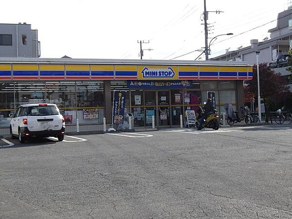 ミニストップ練馬上石神井3丁目店 60m