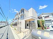 志紀駅より徒歩5分 築8年6ヶ月 3階建の賃貸物件