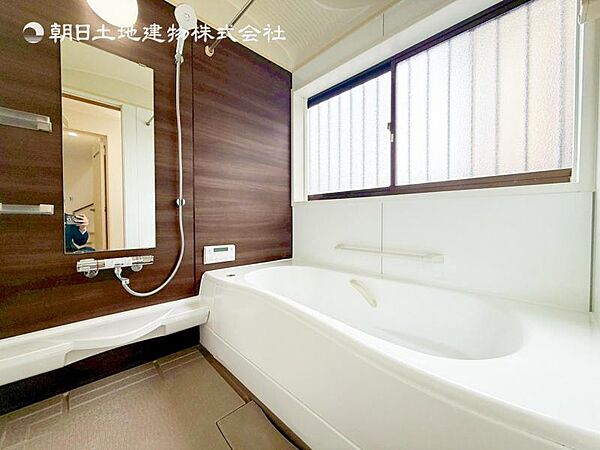 【浴室】使いやすい最新システムバスににリフォーム済みです。ご入居時から気持ちよくお使いいただけます。