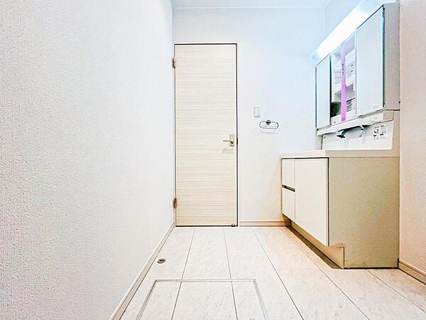 【洗面・脱衣所】使用頻度の高い場所だからこそ便利な空間に。多人数での使用も考えた便利な空間です