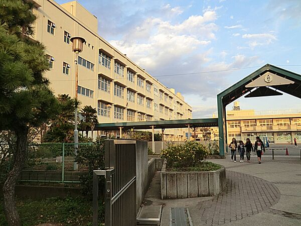 横浜市立芹が谷小学校まで約630ｍ