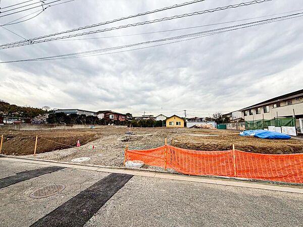 毎日のお散歩も楽しく緑に恵まれた静かな住環境となります！！！伸び伸びスローライフを叶えてくれる物件！自然豊富な季節の移ろいを身近に感じられる環境は空間に彩りを添えておしゃれな住空間を作り上げます！