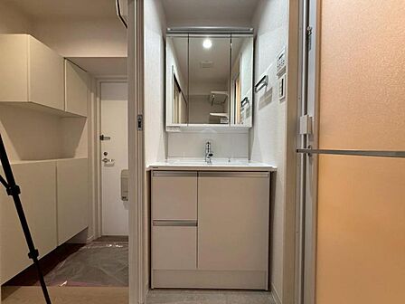 【洗面・脱衣所】使いやすい最新の洗面台にリフォーム済みです。ご入居時から気持ちよくお使いいただけます 