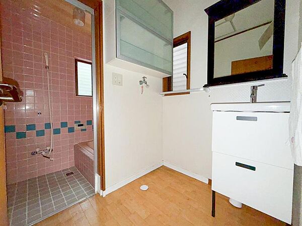 【洗面・脱衣所】使用頻度の高い場所だからこそ便利な空間に。多人数での使用も考えた便利な空間です
