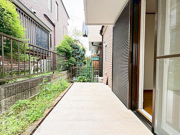 【バルコニー】太陽の光と爽やかな風でお洗濯物は気持ちいいです。