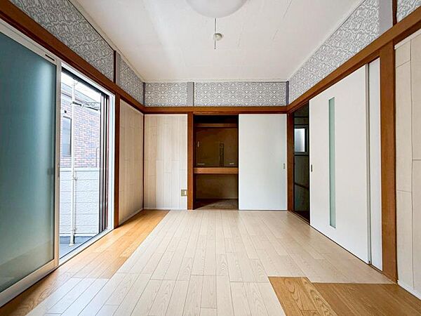 居室はひとり時間を過ごせる安らげるお部屋として活用できます！収納スペースあり！荷物が多くても十分！！ベッドや勉強机、テレビなどを置きたい場合におすすめ！！過ごす時間が長くてもゆったり過ごせそうですね！