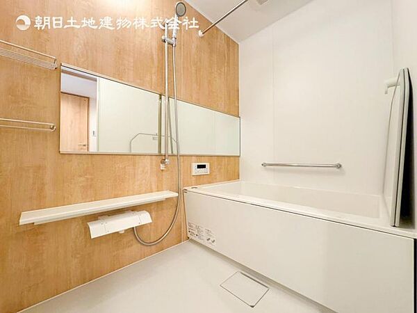 【浴室】使いやすい最新システムバスににリフォーム済みです。ご入居時から気持ちよくお使いいただけます。