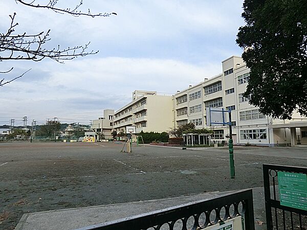 横浜市立八景小学校まで約860ｍ