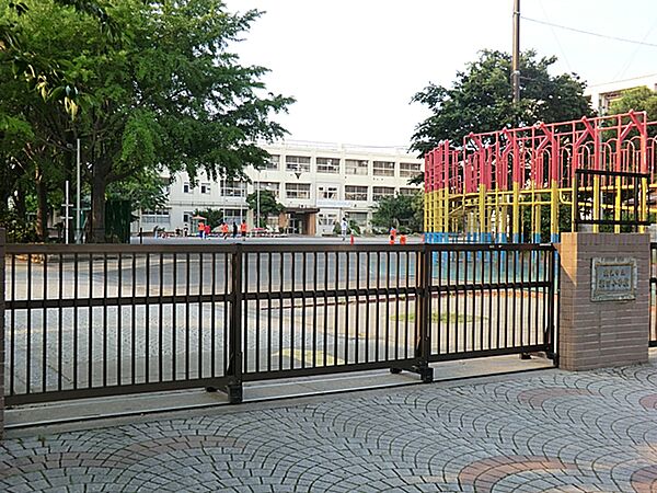 横浜市立潮田小学校まで約580ｍ