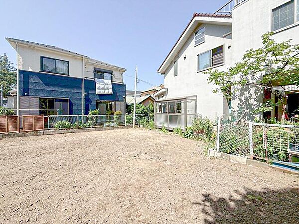 閑静な住宅地の立地の為、気持ちよく過ごすことが出来そうです！やさしい陽とやわらかな風が生活を彩ります　ゆとりがあり、心地よく落ち着いて過ごせる日常は次世代にもつなげていきたい大切な資産です！
