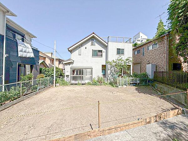 毎日のお散歩も楽しく緑に恵まれた静かな住環境となります！！！伸び伸びスローライフを叶えてくれる物件！自然豊富な季節の移ろいを身近に感じられる環境は空間に彩りを添えておしゃれな住空間を作り上げます！