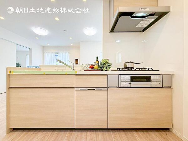 食洗器付きキッチン！食後の洗い物の時間を食洗器にまかせて空いた時間を団欒や趣味に使うことができます。お使いにならない場合でも食器の乾燥や大きな食器の収納などにもお使いいただけます。