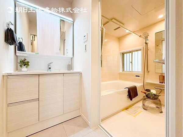 【洗面・脱衣所】使いやすい最新の洗面台にリフォーム済みです。ご入居時から気持ちよくお使いいただけます