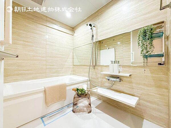 【浴室】使いやすい最新システムバスににリフォーム済みです。ご入居時から気持ちよくお使いいただけます。