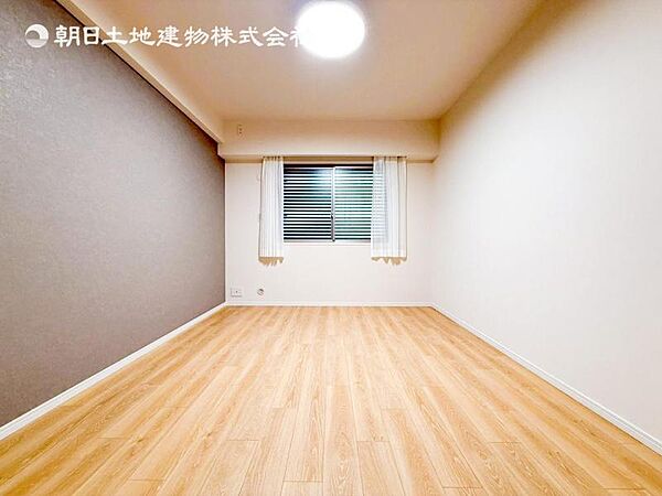 居室はひとり時間を過ごせる安らげるお部屋として活用できます！収納スペースあり！荷物が多くても十分！！ベッドや勉強机、テレビなどを置きたい場合におすすめ！！過ごす時間が長くてもゆったり過ごせそうですね！