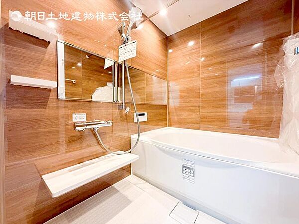 【浴室】使いやすい最新システムバスににリフォーム済みです。ご入居時から気持ちよくお使いいただけます。