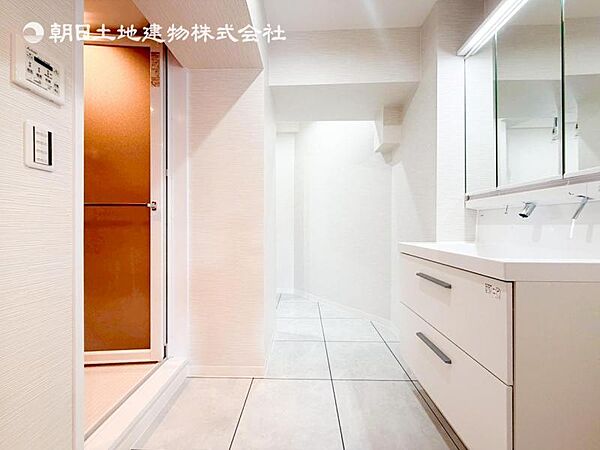 【洗面・脱衣所】使いやすい最新の洗面台にリフォーム済みです。ご入居時から気持ちよくお使いいただけます