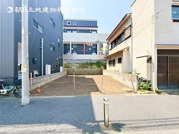 毎日のお散歩も楽しく緑に恵まれた静かな住環境となります！！！伸び伸びスローライフを叶えてくれる物件！自然豊富な季節の移ろいを身近に感じられる環境は空間に彩りを添えておしゃれな住空間を作り上げます！