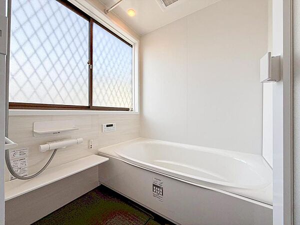 【浴室】使いやすい最新システムバスににリフォーム済みです。ご入居時から気持ちよくお使いいただけます。