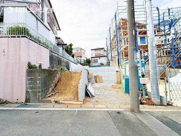 毎日のお散歩も楽しく緑に恵まれた静かな住環境となります！！！伸び伸びスローライフを叶えてくれる物件！自然豊富な季節の移ろいを身近に感じられる環境は空間に彩りを添えておしゃれな住空間を作り上げます！
