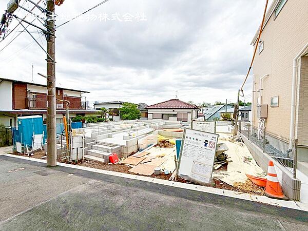 緑に恵まれたエリアで、自然に包まれた穏やかな暮らしを実現！！緑の潤いを感じながらホッと生活できそう。四季の移り変わりを感じられる贅沢な空間で、暮らしの夢を育む、あらたな住生活をスタートしてみませんか？