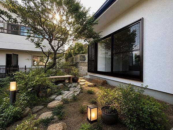 【庭】居室からも緑が見え「和」を感じられる庭先になっています。