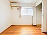 室内：居室はひとり時間を過ごせる安らげるお部屋として活用できます！収納スペースあり！荷物が多くても十分！！ベッドや勉強机、テレビなどを置きたい場合におすすめ！！過ごす時間が長くてもゆったり過ごせそうですね！