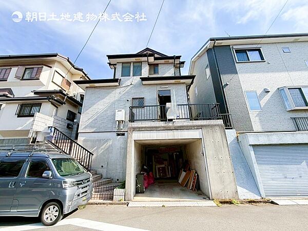 緑に恵まれたエリアで、自然に包まれた穏やかな暮らしを実現！！緑の潤いを感じながらホッと生活できそう。四季の移り変わりを感じられる贅沢な空間で、暮らしの夢を育む、あらたな住生活をスタートしてみませんか？