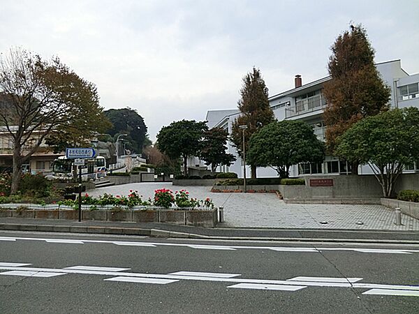 横浜市立本牧中学校まで約780ｍ