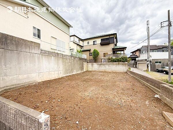 開放感があり日当りも良好です！目の前に広がる開放感とゆとり。暮らしの夢を育む住まいがここにあります！穏やかな風と陽光を導き、プライバシーに配慮された設計プランで居住性を一段と心地よいものにしています！