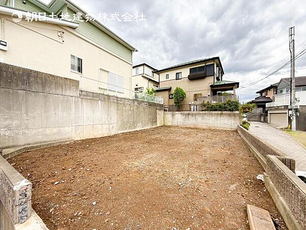 毎日のお散歩も楽しく緑に恵まれた静かな住環境となります！！！伸び伸びスローライフを叶えてくれる物件！自然豊富な季節の移ろいを身近に感じられる環境は空間に彩りを添えておしゃれな住空間を作り上げます！