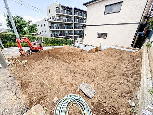 毎日のお散歩も楽しく緑に恵まれた静かな住環境となります！！！伸び伸びスローライフを叶えてくれる物件！自然豊富な季節の移ろいを身近に感じられる環境は空間に彩りを添えておしゃれな住空間を作り上げます！
