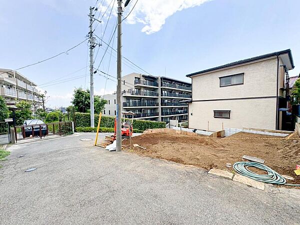 閑静な住宅地の立地の為、気持ちよく過ごすことが出来そうです！やさしい陽とやわらかな風が生活を彩ります　ゆとりがあり、心地よく落ち着いて過ごせる日常は次世代にもつなげていきたい大切な資産です！