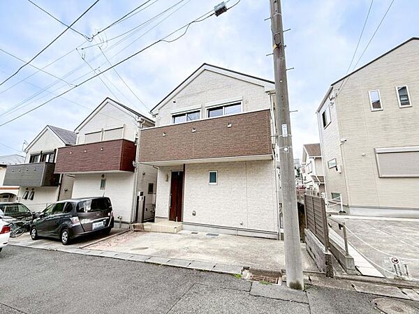 空を広く感じる。緑が多いゆったり感のある安心の住環境です！！潤いのある環境でホッと生活できそうです！おしゃれな雰囲気や自然の潤いがあり、親しみやすさと個性を！街に新たな価値をもたらし続けてくれます！
